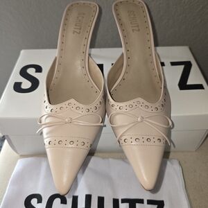 Schutz Minny Nappa Leather Pumps / Women's Cream Mules